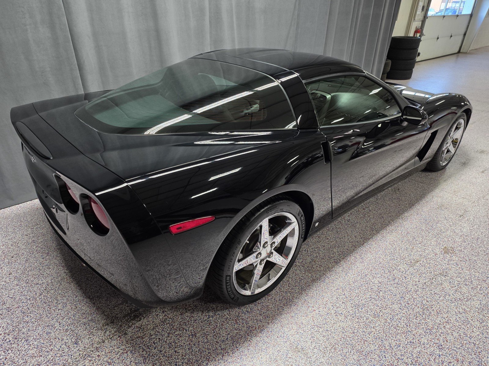 Used 2007 Chevrolet Corvette Coupe w/ Preferred Equipment Group RWD image 5