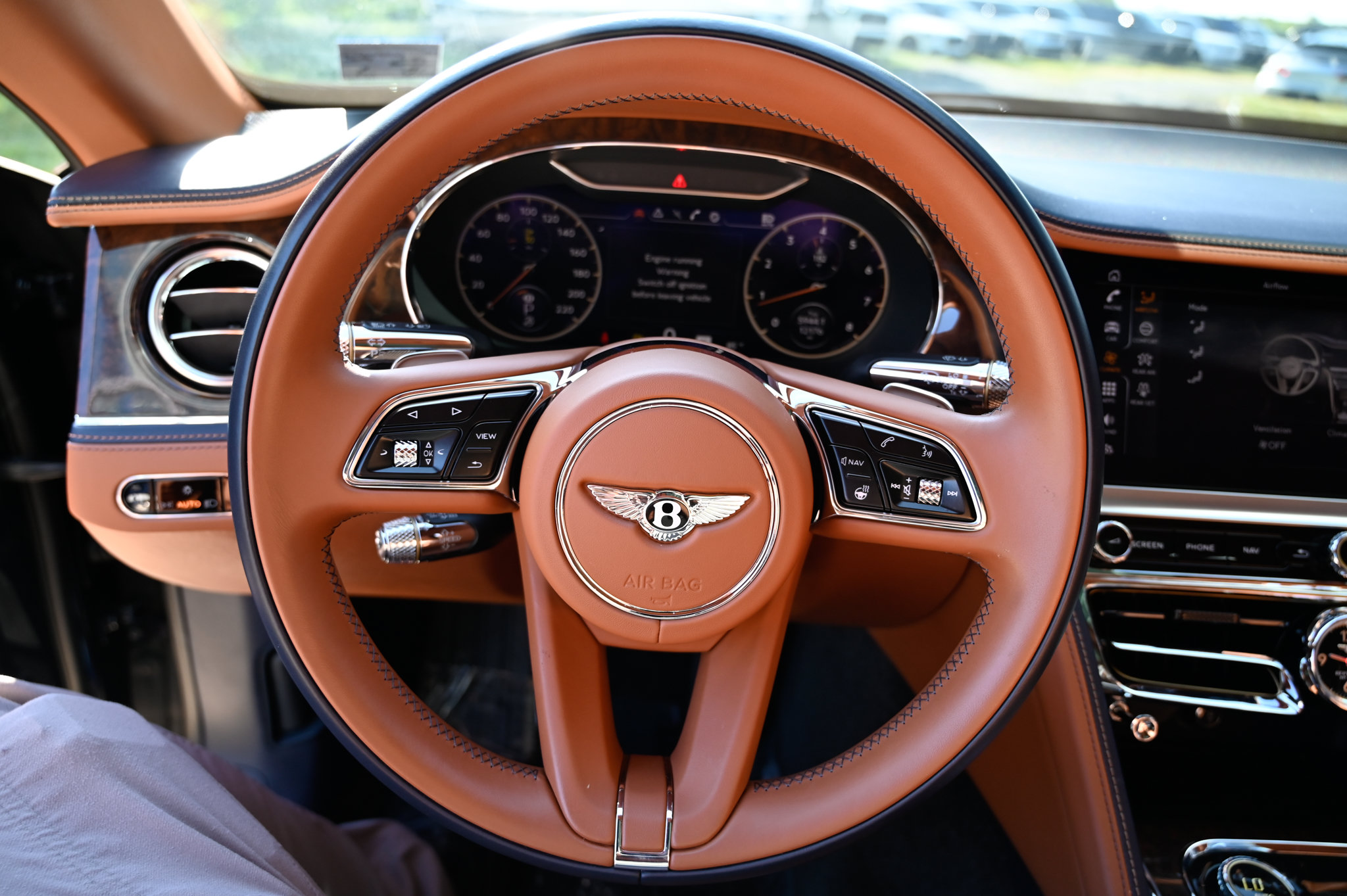 Used 2022 Bentley Flying Spur V8 AWD/4WD image 24