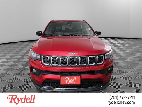 Used 2024 Jeep Compass Latitude image 8
