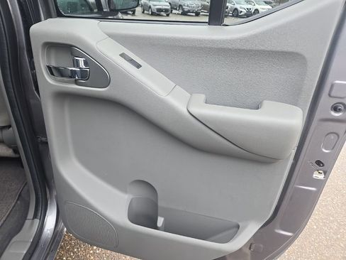 Used 2021 Nissan Frontier SV image 16