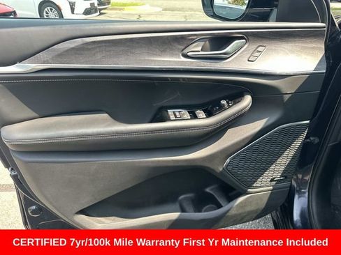 Used 2023 Jeep Grand Cherokee Overland AWD/4WD image 16
