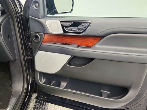 Used 2023 Lincoln Navigator Reserve image 27