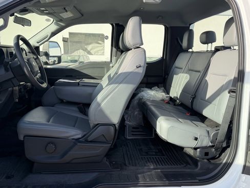 Used 2023 Ford F250 XL w/ XL Chrome Package image 18