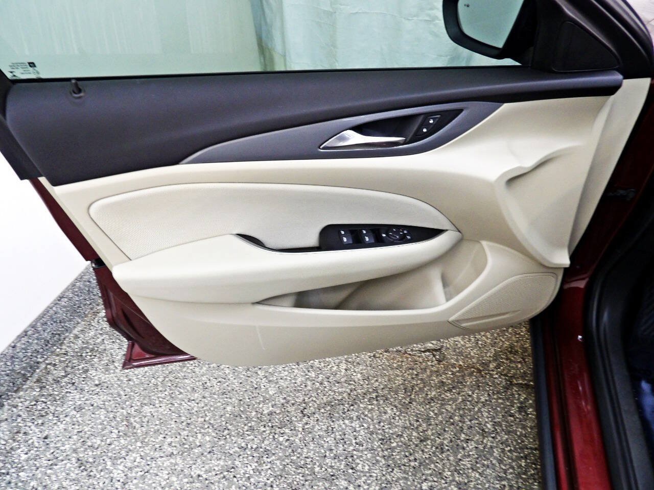 Used 2019 Buick Regal Preferred w/ Driver Confidence Package I FWD image 7