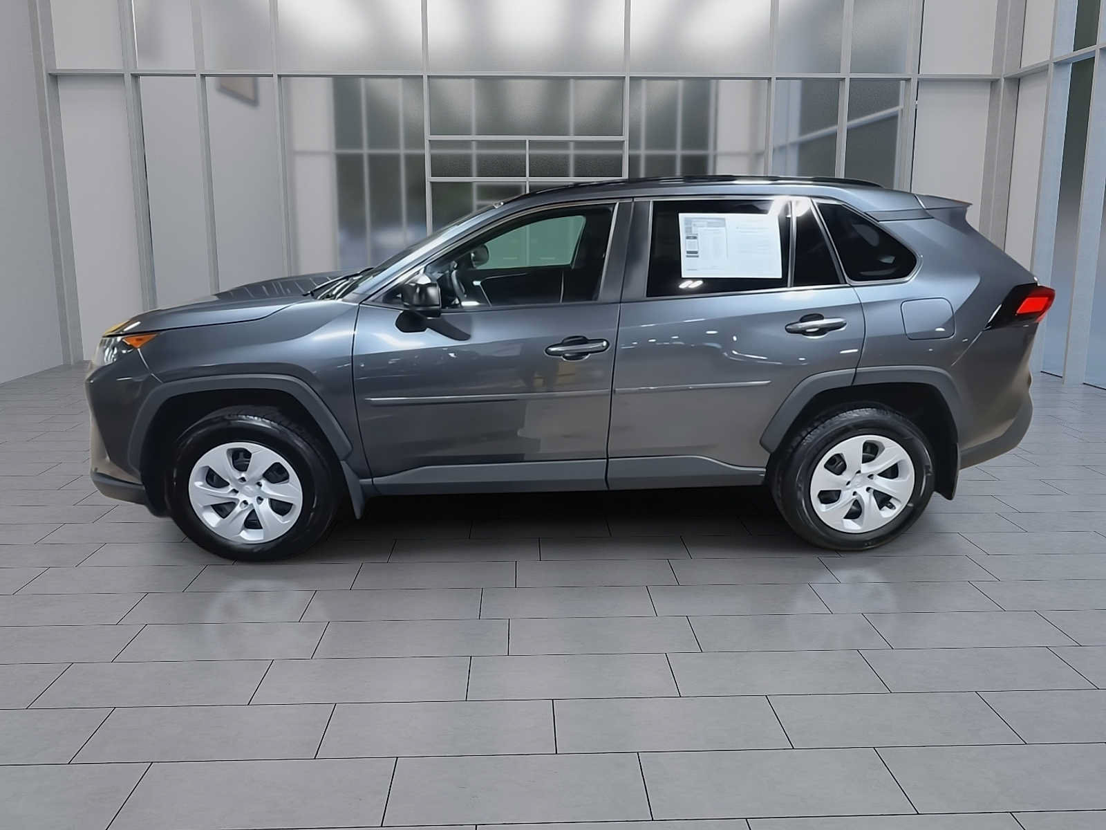 Used 2019 Toyota RAV4 LE AWD/4WD image 5