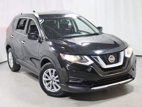 Used 2018 Nissan Rogue SV image 6