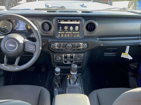 Used 2023 Jeep Wrangler Unlimited w/ Sun & Screen Package image 31