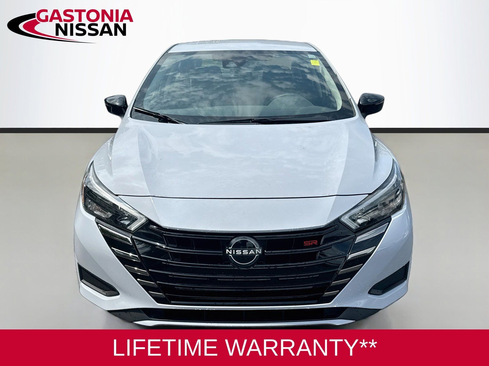 Used 2024 Nissan Versa SR FWD image 2