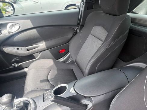 Used 2016 Nissan 370Z Coupe RWD image 9
