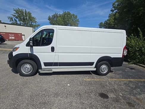 Used 2025 RAM ProMaster 2500 w/ U-Haul Equipment Group FWD image 3