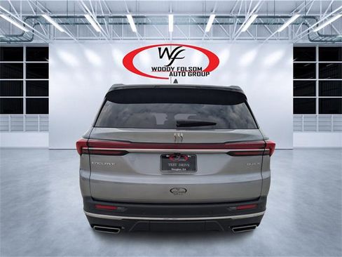 Used 2025 Buick Enclave Preferred image 4