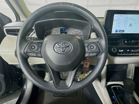 Used 2025 Toyota Corolla Cross L FWD image 15