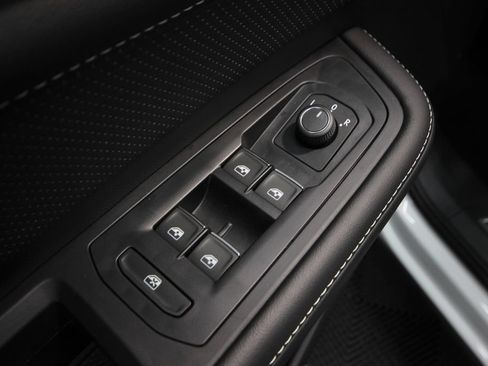 Used 2025 Volkswagen Atlas SE AWD/4WD image 14