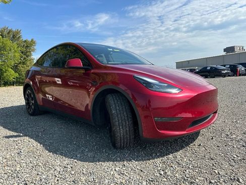 Used 2024 Tesla Model Y Long Range AWD/4WD image 13