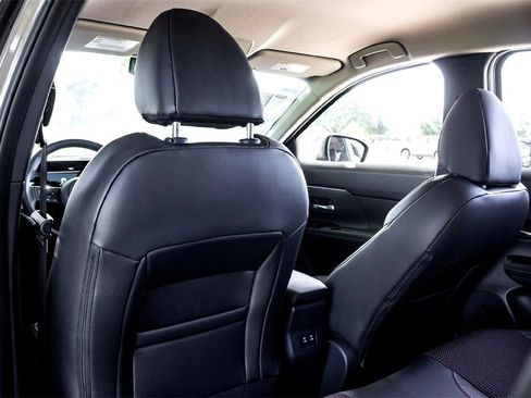 New 2025 Nissan Kicks SR image 21