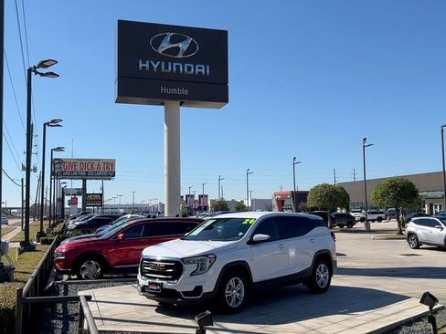 Used 2024 GMC Terrain SLE image 42