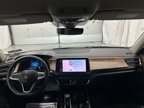 Used 2025 Volkswagen Atlas SE image 41