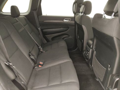 Used 2019 Jeep Grand Cherokee Laredo RWD image 19