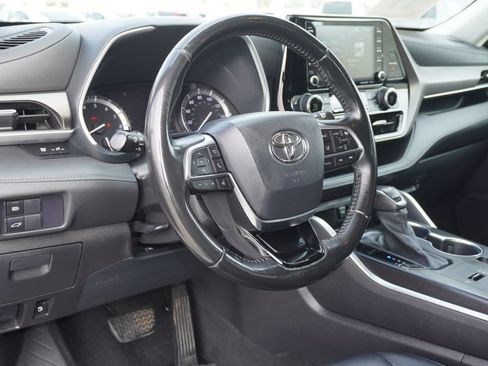 Used 2020 Toyota Highlander XLE FWD image 14