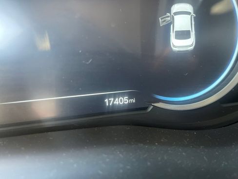 Used 2025 Genesis G70 2.5T RWD image 9