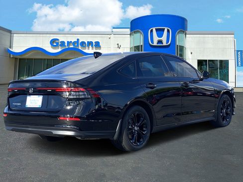 Used 2025 Honda Accord SE image 6