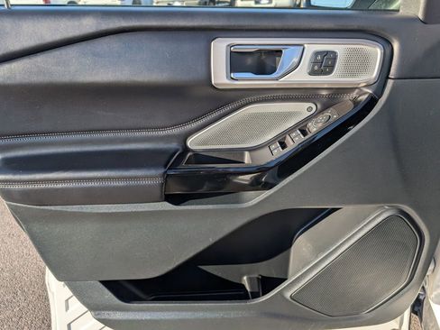 Used 2022 Ford Explorer Platinum w/ Technology Package image 15