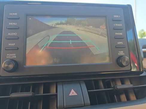 Used 2019 Toyota RAV4 XLE FWD image 24