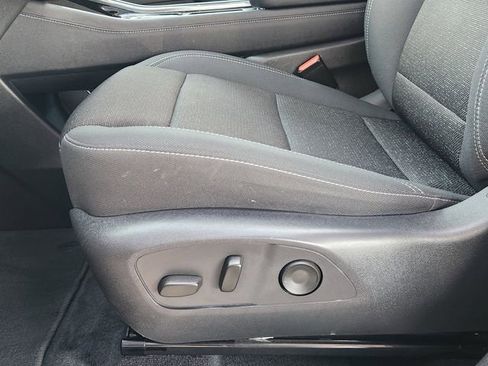 Used 2025 Chevrolet Traverse LT FWD image 23