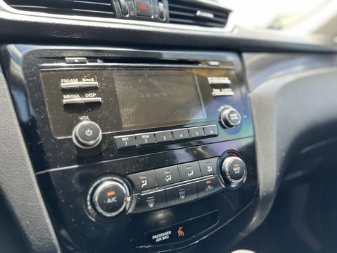 Used 2015 Nissan Rogue S FWD image 20