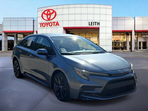 Used 2024 Toyota Corolla SE image 3