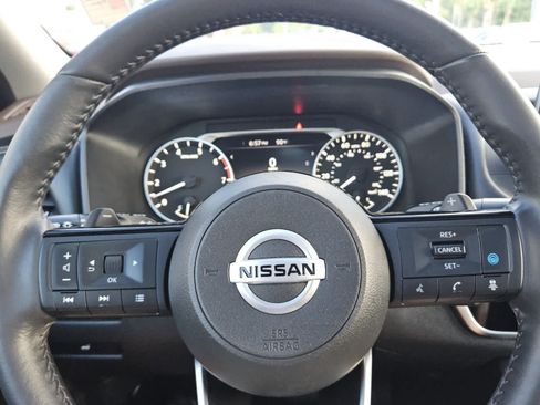 Used 2021 Nissan Rogue SV w/ Premium Package FWD image 11