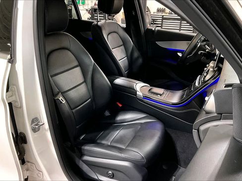Used 2021 Mercedes-Benz GLC 300 image 9