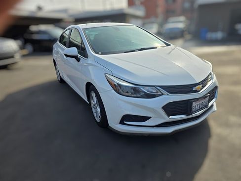 Used 2017 Chevrolet Cruze LT w/ Convenience Package FWD image 3