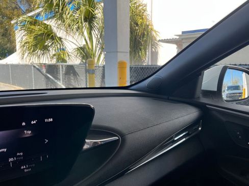 Used 2025 Buick Envista Preferred image 35