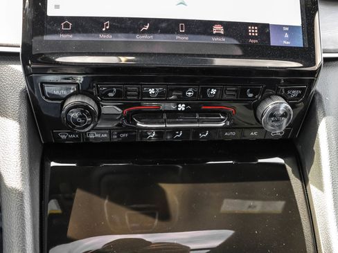 New 2025 Jeep Grand Cherokee Limited w/ Luxury Tech Group II image 23