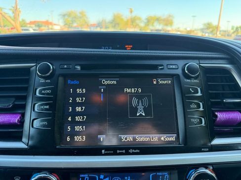 Used 2017 Toyota Highlander LE image 35