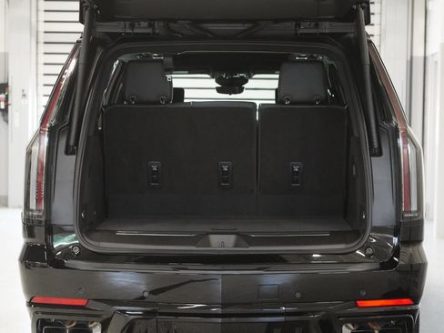 Used 2025 Cadillac Escalade V w/ LPO, ONYX Package AWD/4WD image 33