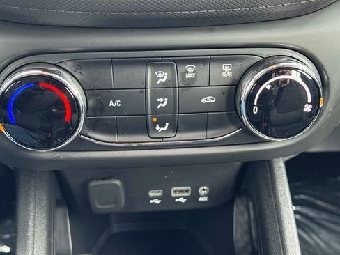 Used 2021 Chevrolet TrailBlazer LS image 21