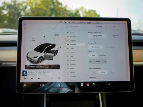 Used 2020 Tesla Model Y Long Range image 12