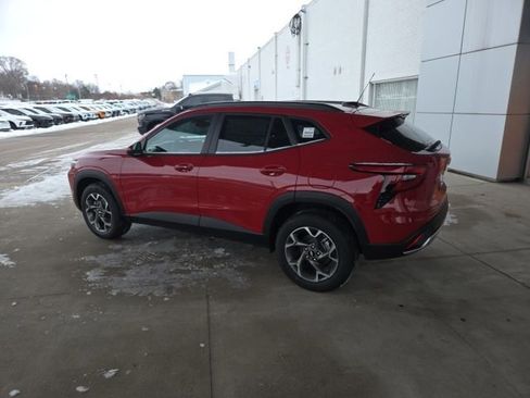 New 2026 Chevrolet Trax LT w/ Sunroof Package image 10