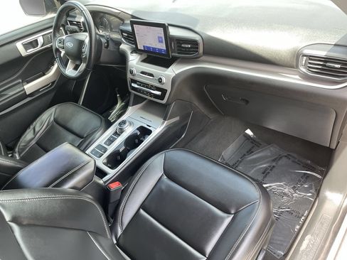 Used 2023 Ford Explorer XLT w/ Equipment Group 202A RWD image 13