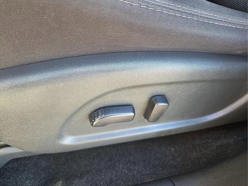 Used 2019 Nissan Pathfinder SV image 14