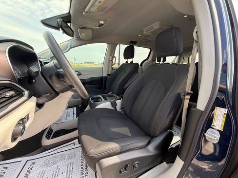 Used 2018 Chrysler Pacifica Touring Plus w/ Tire & Wheel Group image 10