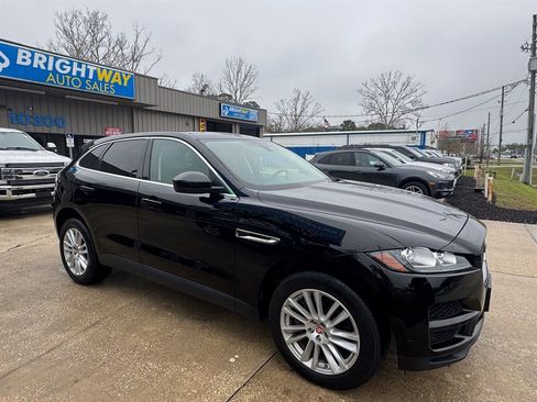 Used 2019 Jaguar F-PACE Prestige image 3