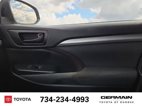 Used 2019 Toyota Highlander LE FWD image 29