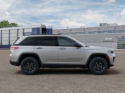 New 2026 Jeep Grand Cherokee Altitude image 21
