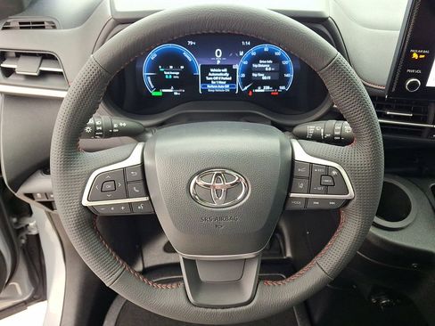 Used 2025 Toyota Sienna XSE w/ XSE Plus Package FWD image 16
