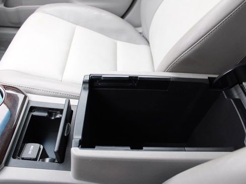 Used 2012 Toyota Camry XLE image 40