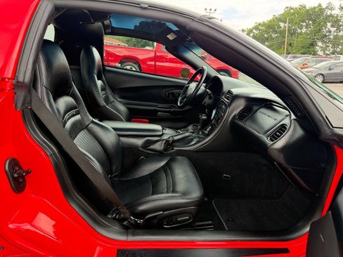 Used 2004 Chevrolet Corvette Coupe w/ Preferred Equipment Group RWD image 18