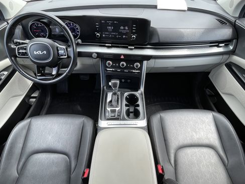 Used 2023 Kia Carnival LX image 19